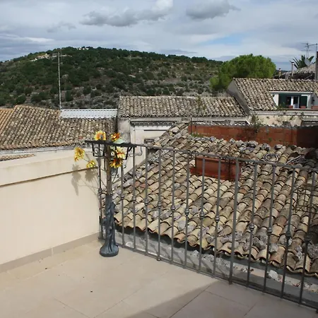Affittacamere La Corte Di Ibla 2*